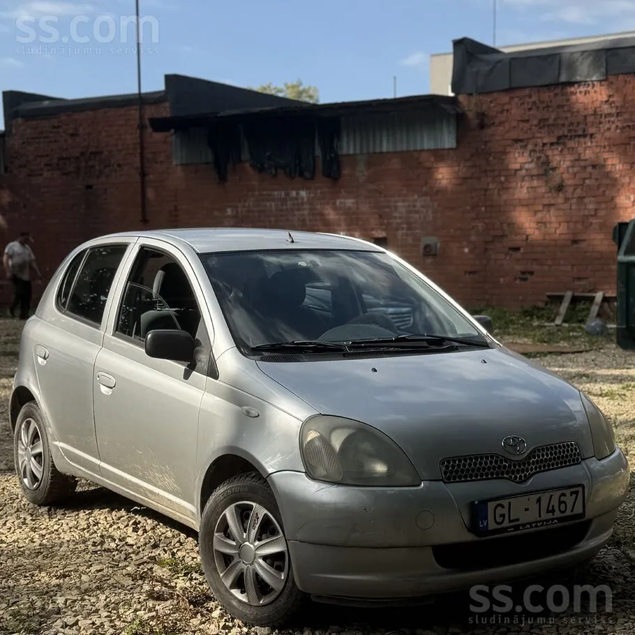 Toyota Yaris 2000 photo 3