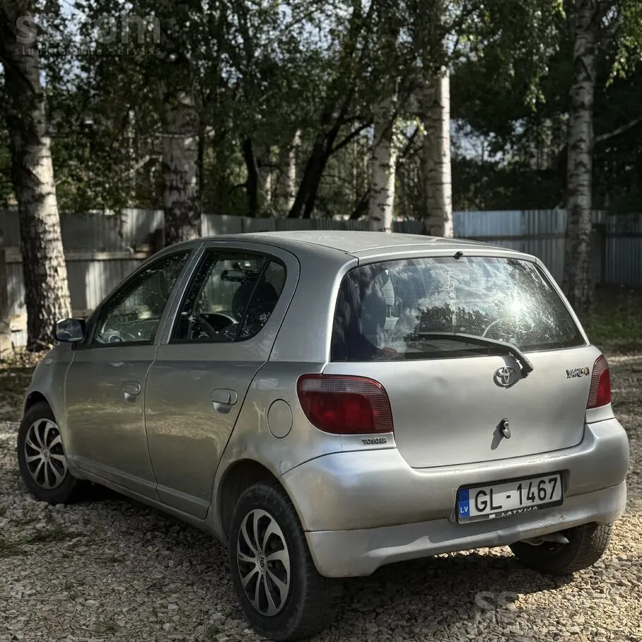 Toyota Yaris 2000 photo 2