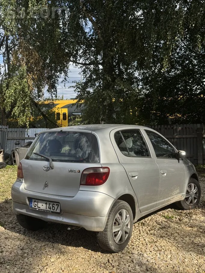 Toyota Yaris 2000 photo 4
