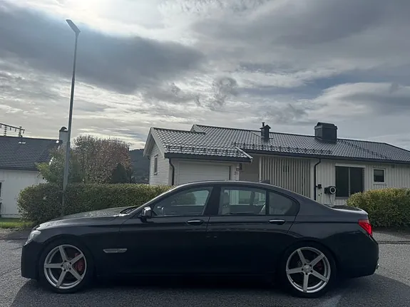 BMW 750I 2010 photo 2