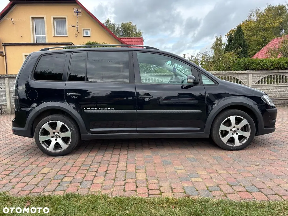 Volkswagen Touran 2009 photo 2