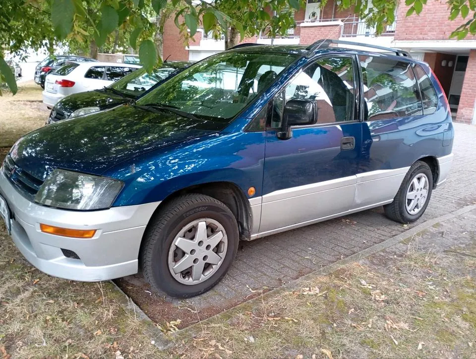 Mitsubishi Space Runner