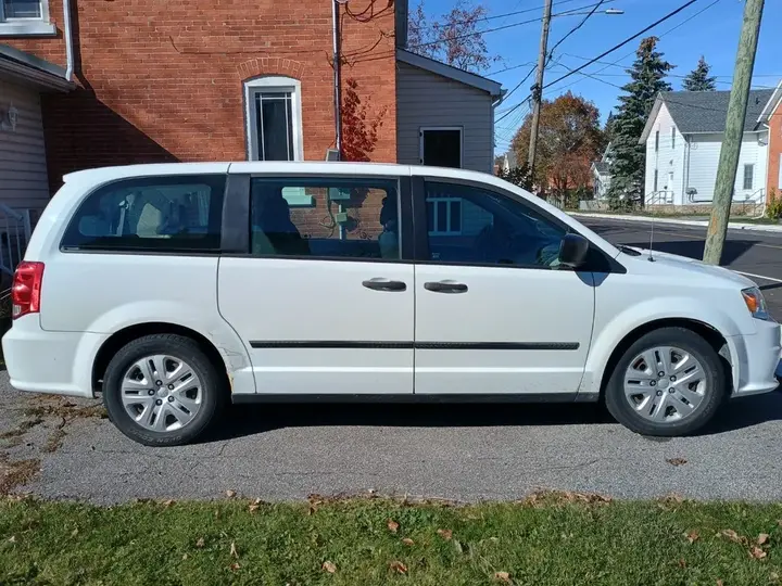 Dodge Grand Caravan 2016 photo 2