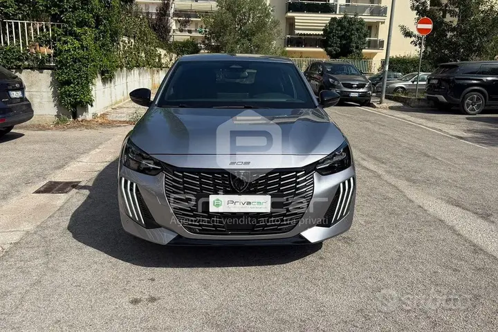 Peugeot 208 2025 photo 2