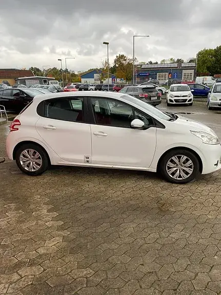 Peugeot 208 2014 photo 5