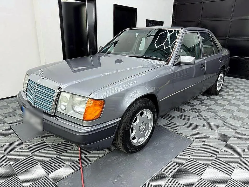 Mercedes-Benz W124