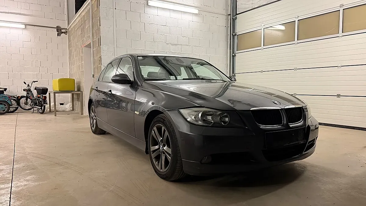 BMW 3 Series 2005 photo 2