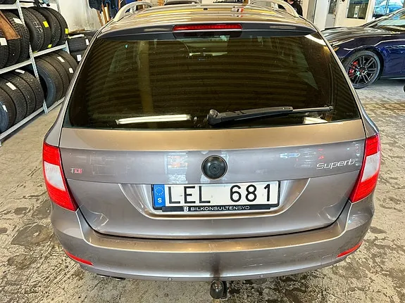 Skoda Superb 2011 photo 3