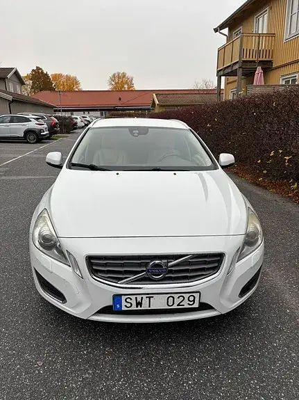 Volvo V60 2012 photo 2
