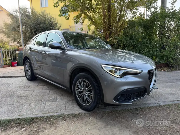 Alfa Romeo Stelvio 2017 photo 2