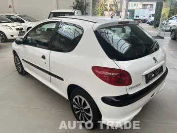 Peugeot 206 2010 photo 3