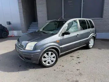 Ford Fusion 2004 photo 2