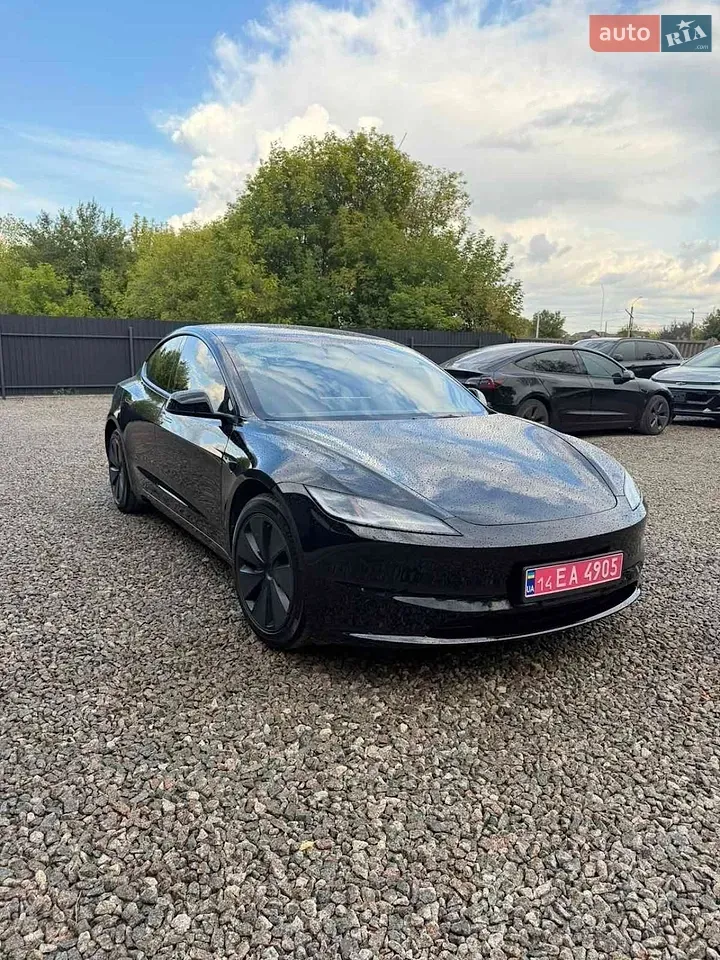 Tesla Model 3 2024 photo 2