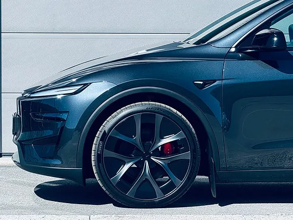 Tesla Model Y 2026 photo 2