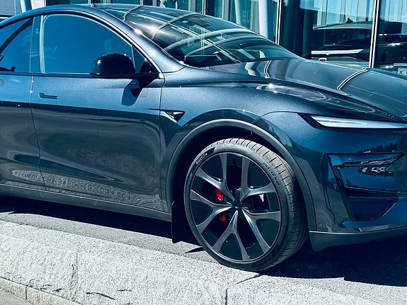 Tesla Model Y 2026 photo 5