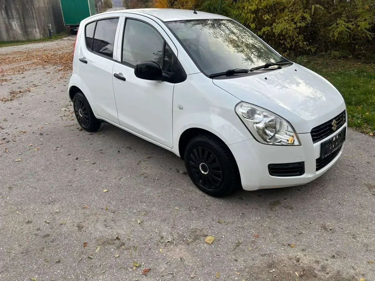 Suzuki Splash 2010 photo 2