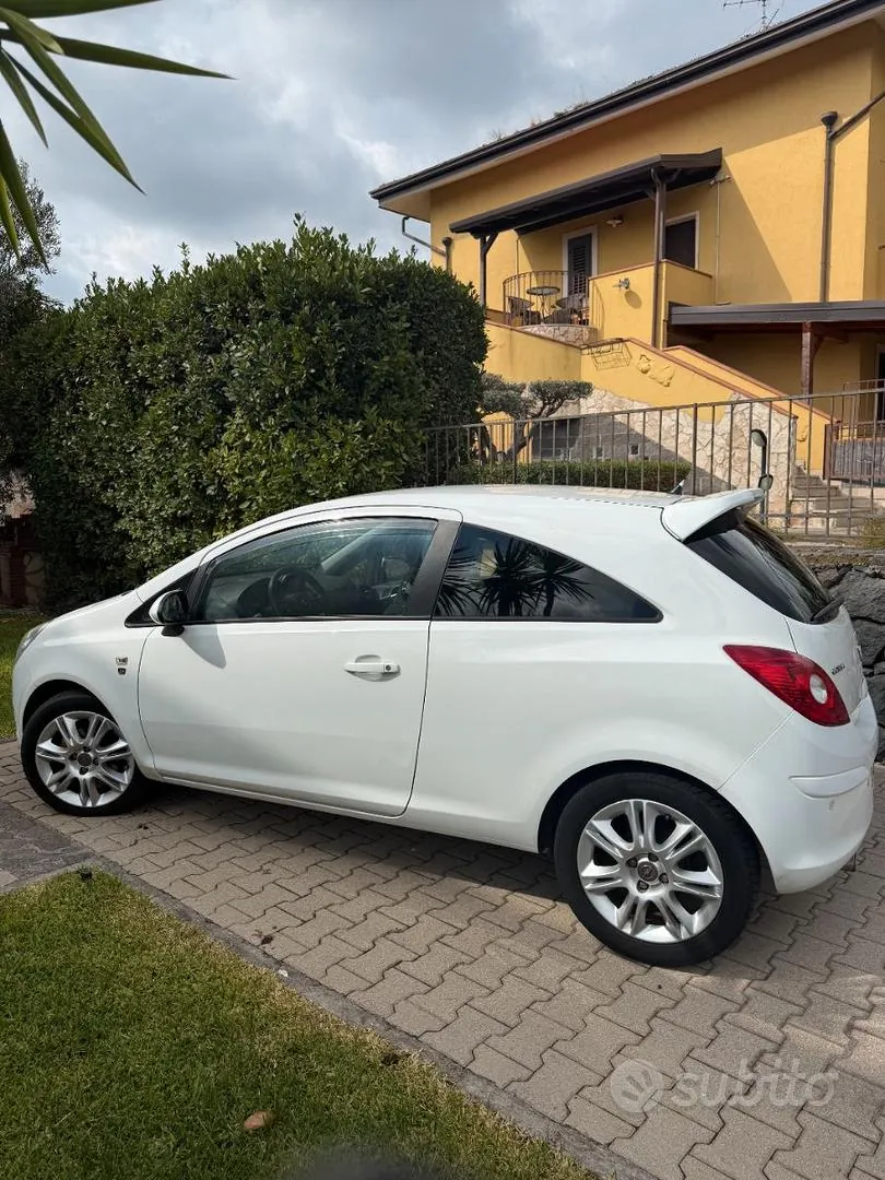 Opel Corsa 2010 photo 4
