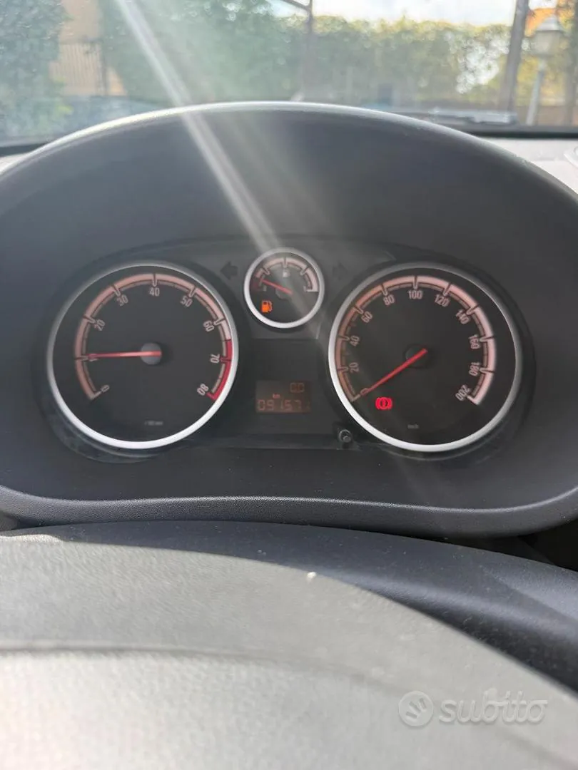 Opel Corsa 2010 photo 2