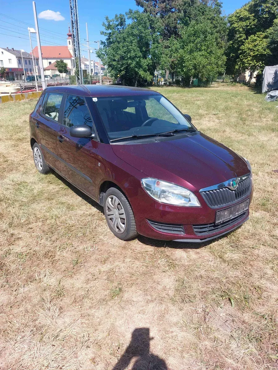 Skoda Fabia 2012 photo 2