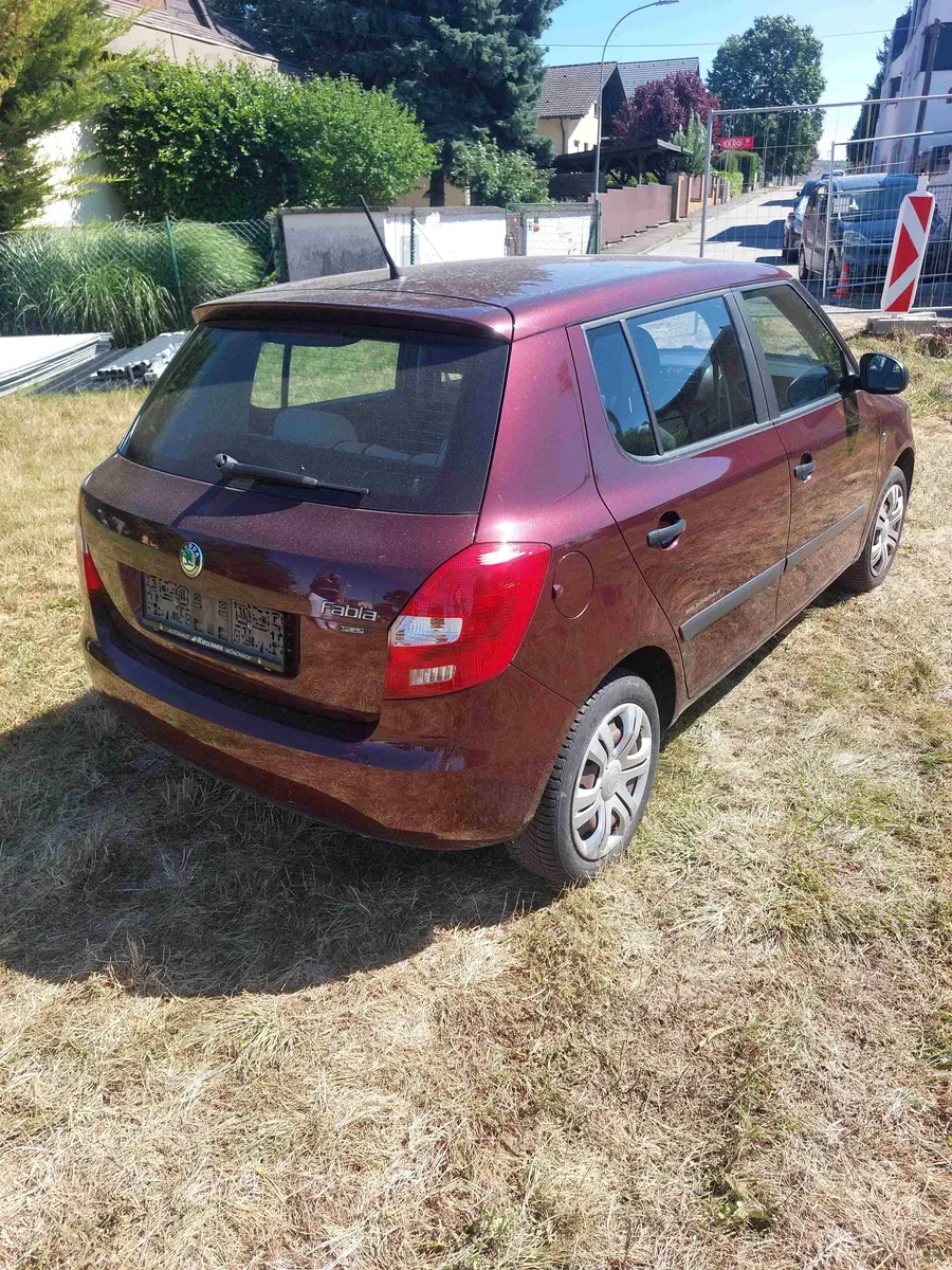 Skoda Fabia 2012 photo 3