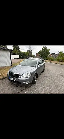 Skoda Octavia 2012 photo 2
