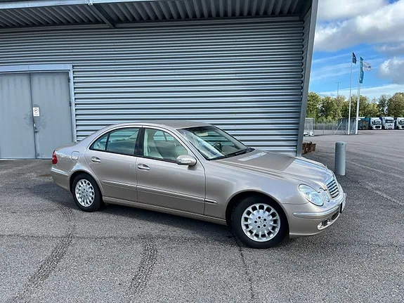 Mercedes-Benz E320 2004 photo 3