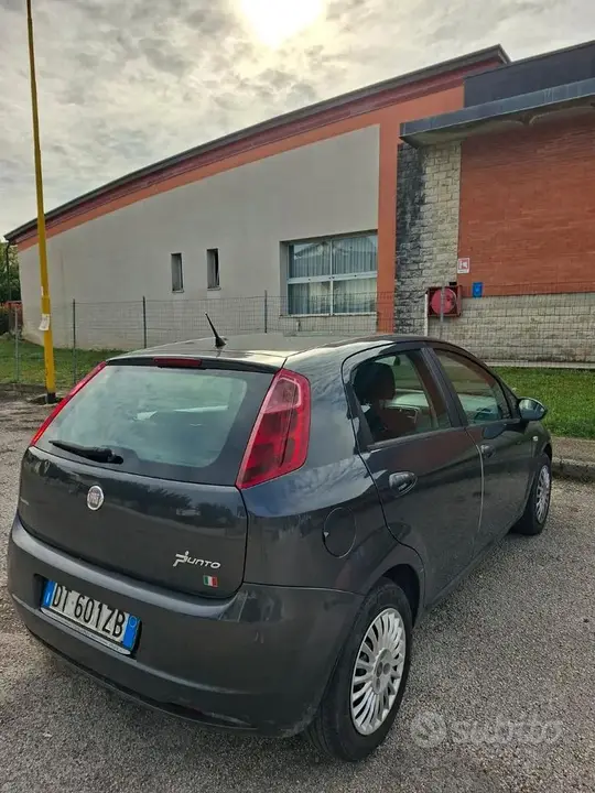 Fiat Grande Punto 2009 photo 2