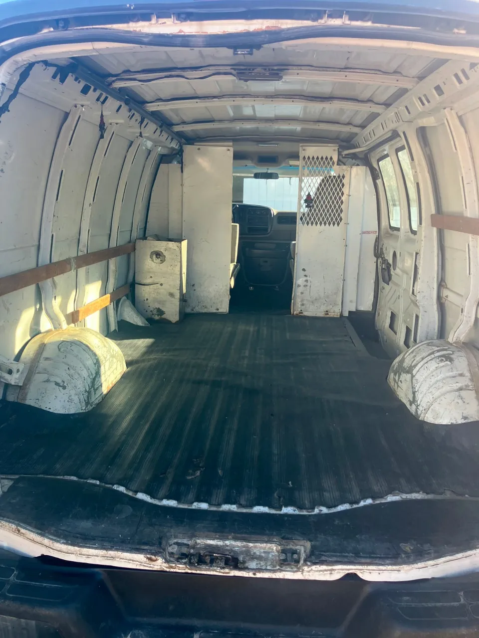 Chevrolet Express 2500 2000 photo 3