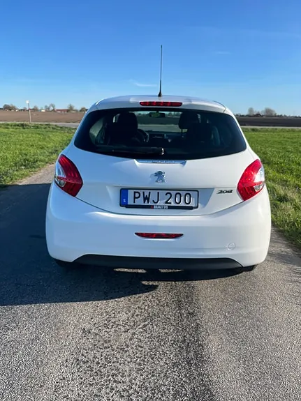 Peugeot 208 2014 photo 4