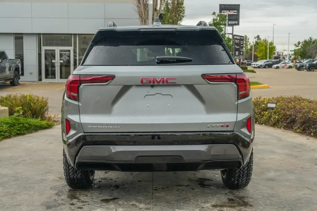 GMC Terrain 2027 photo 3