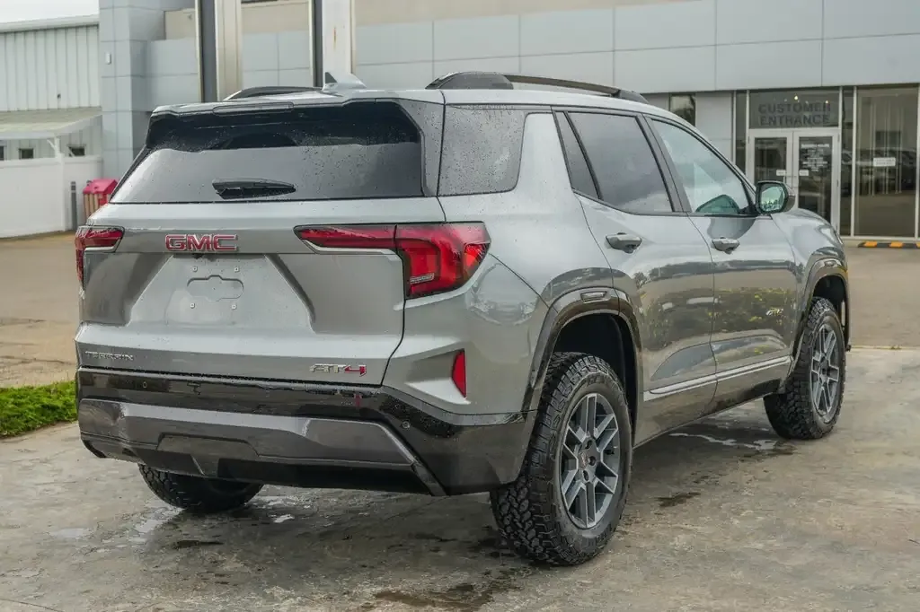 GMC Terrain 2027 photo 2