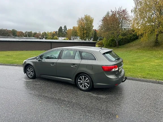 Toyota Avensis 2013 photo 4
