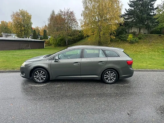 Toyota Avensis 2013 photo 3