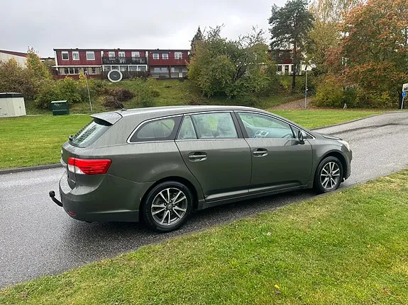 Toyota Avensis 2013 photo 5