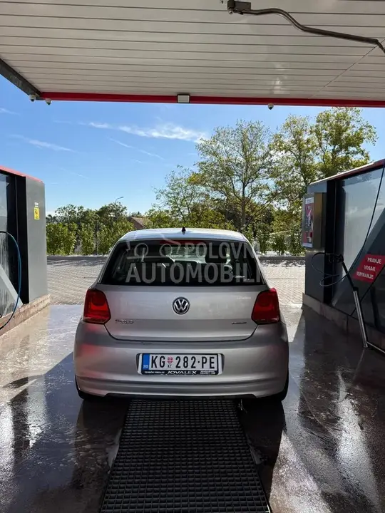 Volkswagen Polo 2010 photo 2