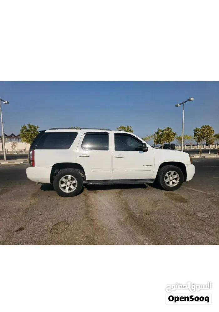 GMC Yukon 2011 photo 2
