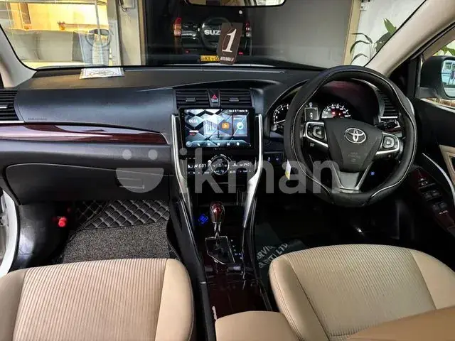 Toyota Premio 2018 photo 2