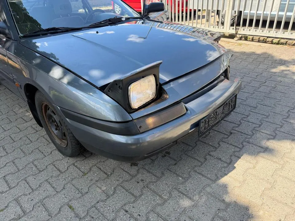 Mazda 323