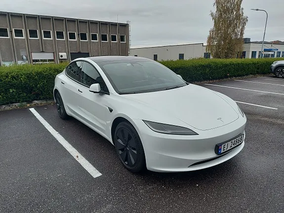 Tesla Model 3 2024 photo 3