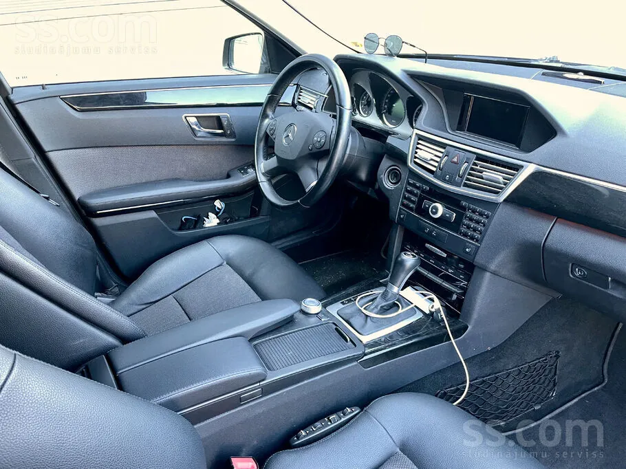 Mercedes-Benz E200 2010 photo 2