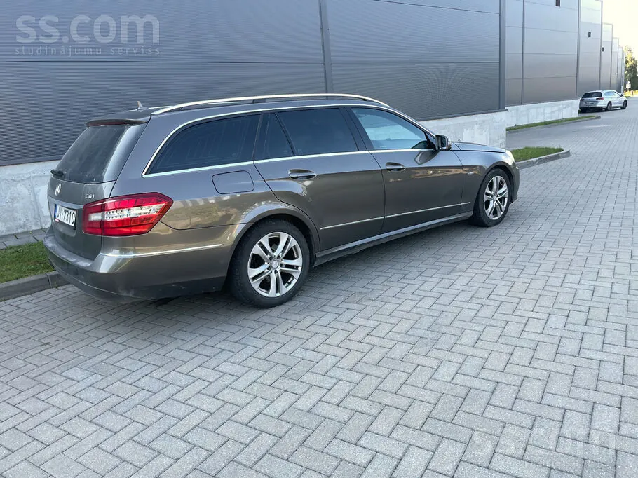 Mercedes-Benz E200 2010 photo 5