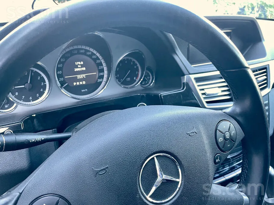 Mercedes-Benz E200 2010 photo 3