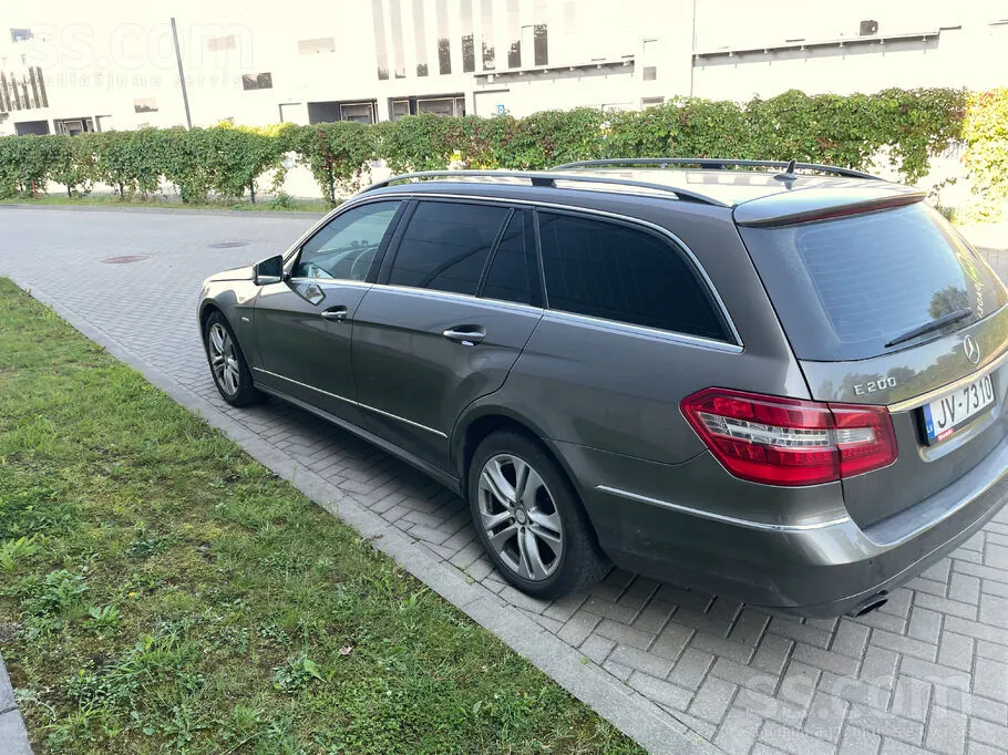 Mercedes-Benz E200 2010 photo 4