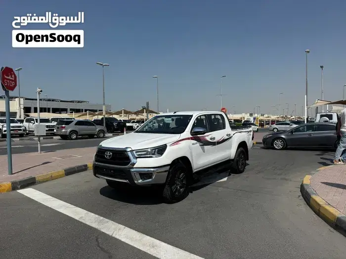 Toyota Hilux 2023 photo 2