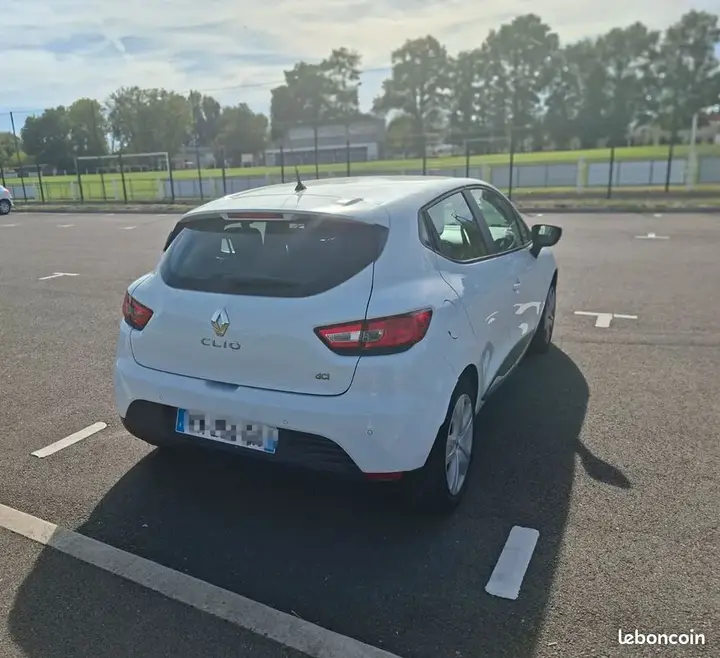 Renault Clio 2016 photo 2