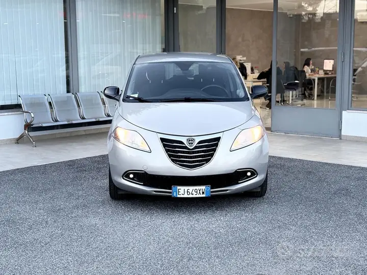 Lancia Ypsilon 2011 photo 2