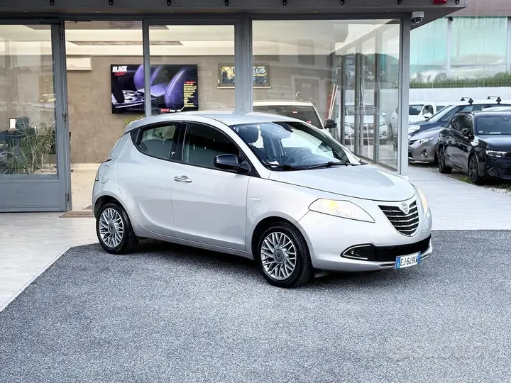 Lancia Ypsilon