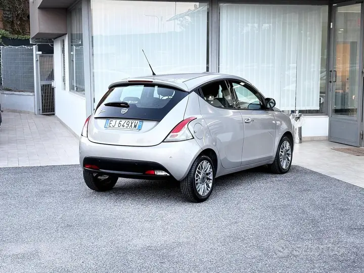 Lancia Ypsilon 2011 photo 5