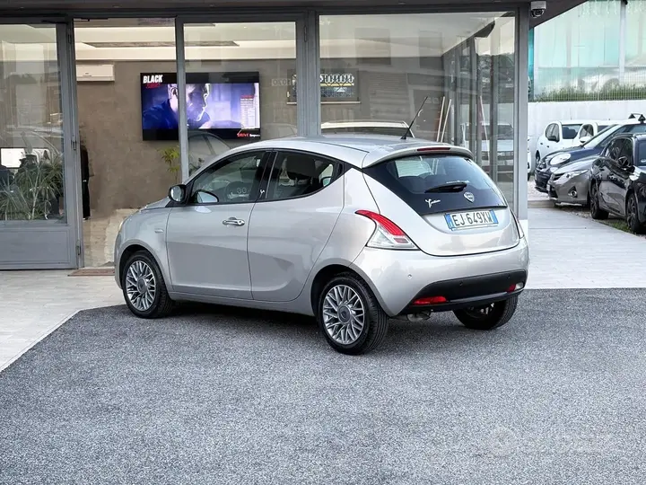 Lancia Ypsilon 2011 photo 4