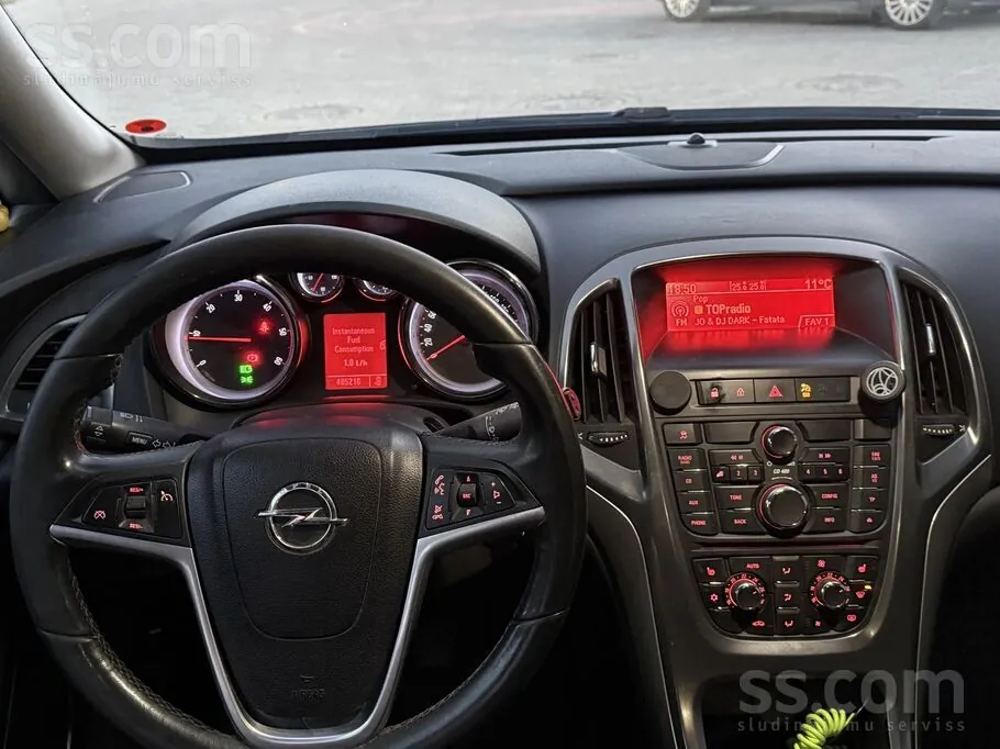 Opel Astra 2011 photo 5
